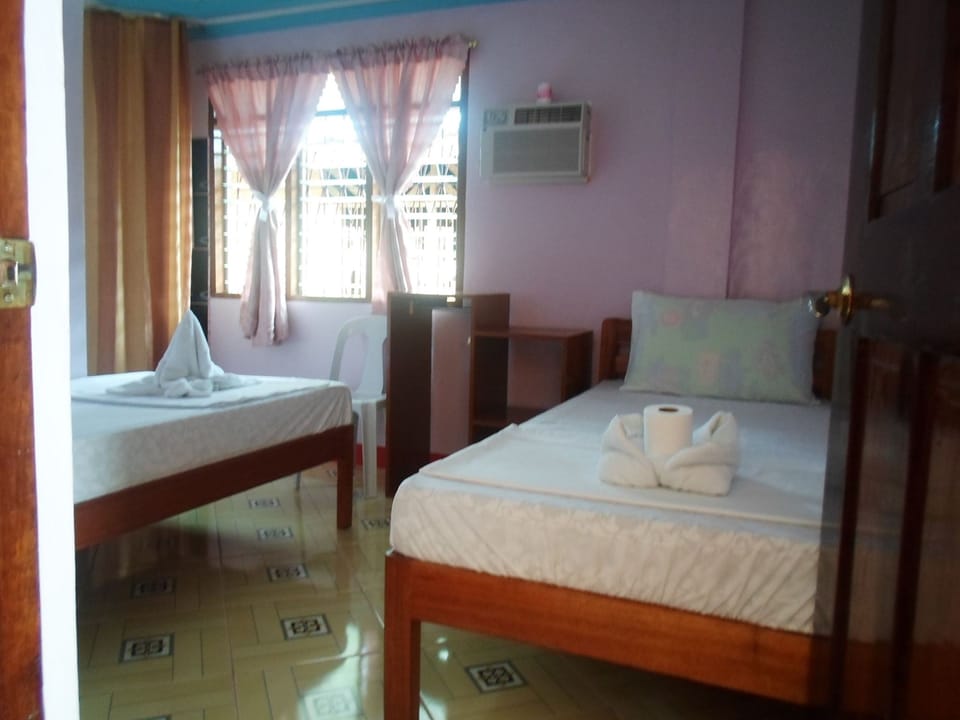Twin Room | WiFi (free), bed sheets