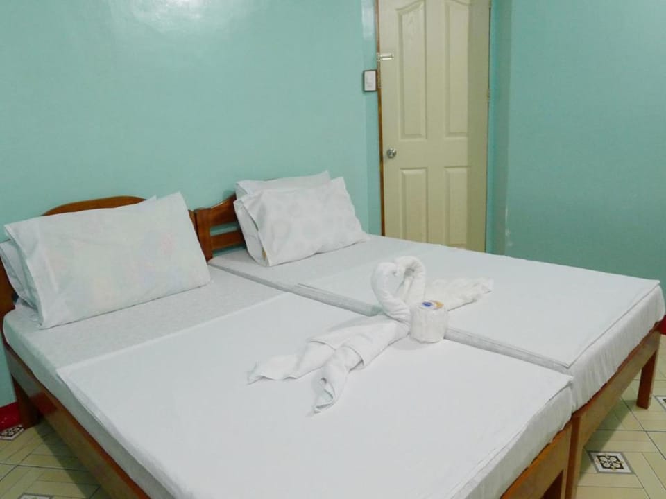 Twin Room | WiFi (free), bed sheets