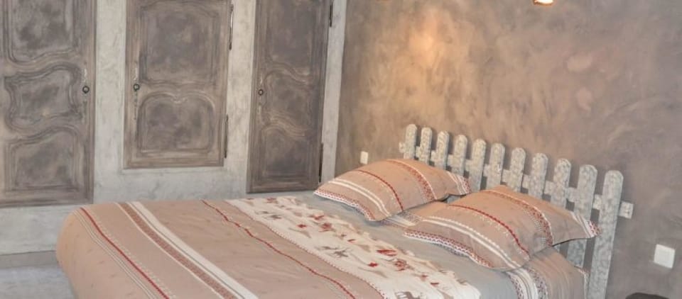 Canigou Family Room | Premium bedding, desk, soundproofing, iron/ironing board (on request)