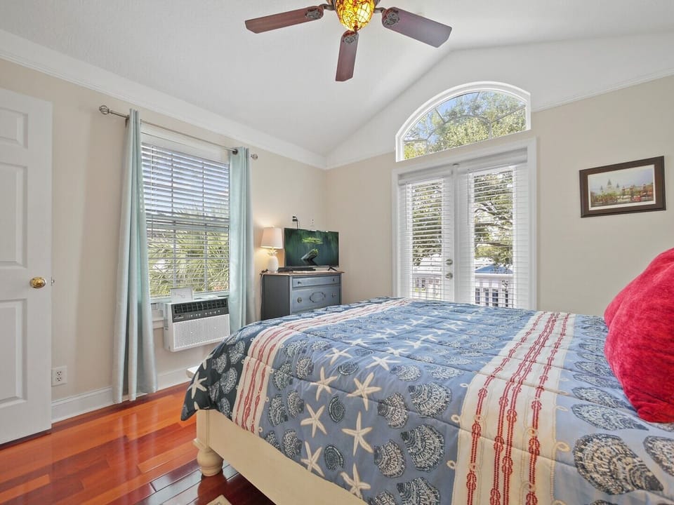 Third Bedroom- Queen Bed