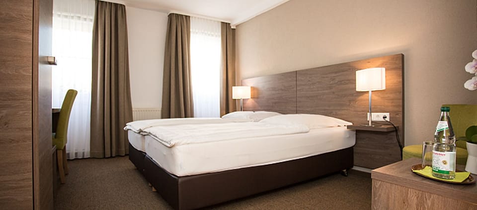Double Room, 1 Double Bed | Desk, blackout drapes, soundproofing, free cribs/infant beds