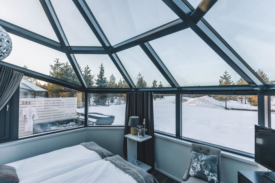 Premium Igloo with outdoor hot tub | Minibar, soundproofing, WiFi (free), bed sheets
