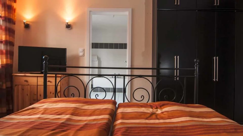 Double Room | Free WiFi, bed sheets