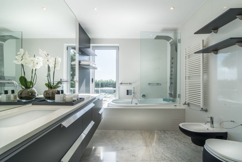 Comfort Double Room, Pool View (Orange) | Bathroom | Combined shower/tub, jetted tub, free toiletries, hair dryer