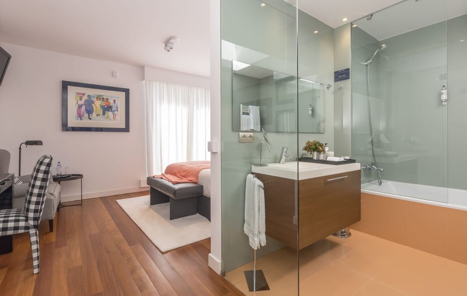 Comfort Double Room, 1 King Bed, Jetted Tub, Garden View (APPELSIN) | 1 bedroom, premium bedding, in-room safe, desk