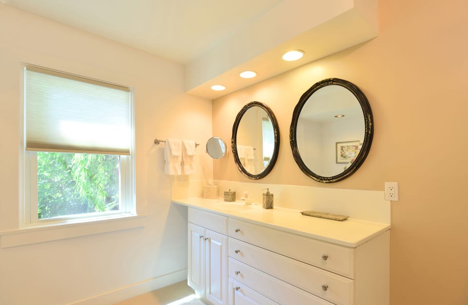 Luxury Double Room (Hotchkiss) | Bathroom sink