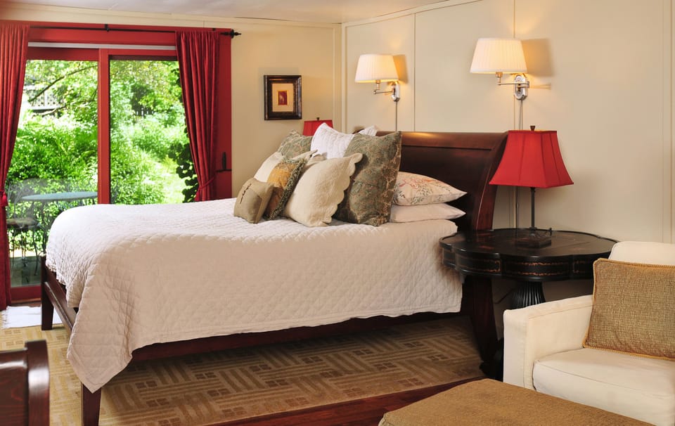 Classic Suite (Barn) | Hypo-allergenic bedding, down comforters, individually decorated