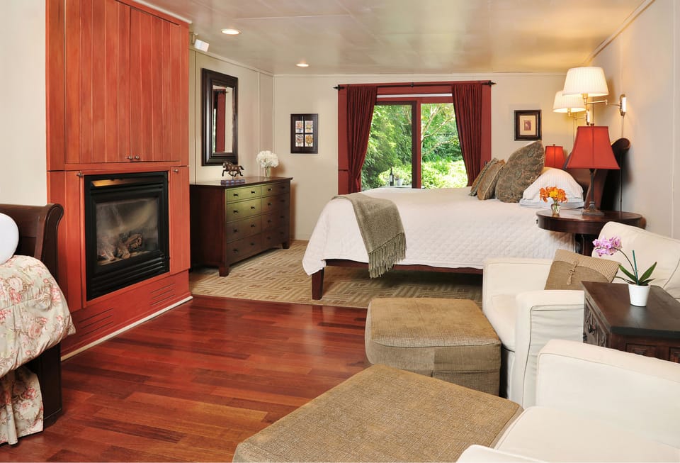 Classic Suite (Barn) | Hypo-allergenic bedding, down comforters, individually decorated