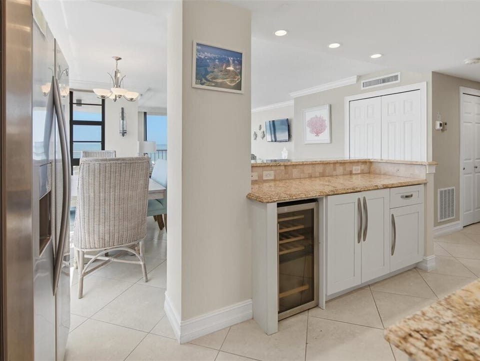 Kitchen Breakfast Bar