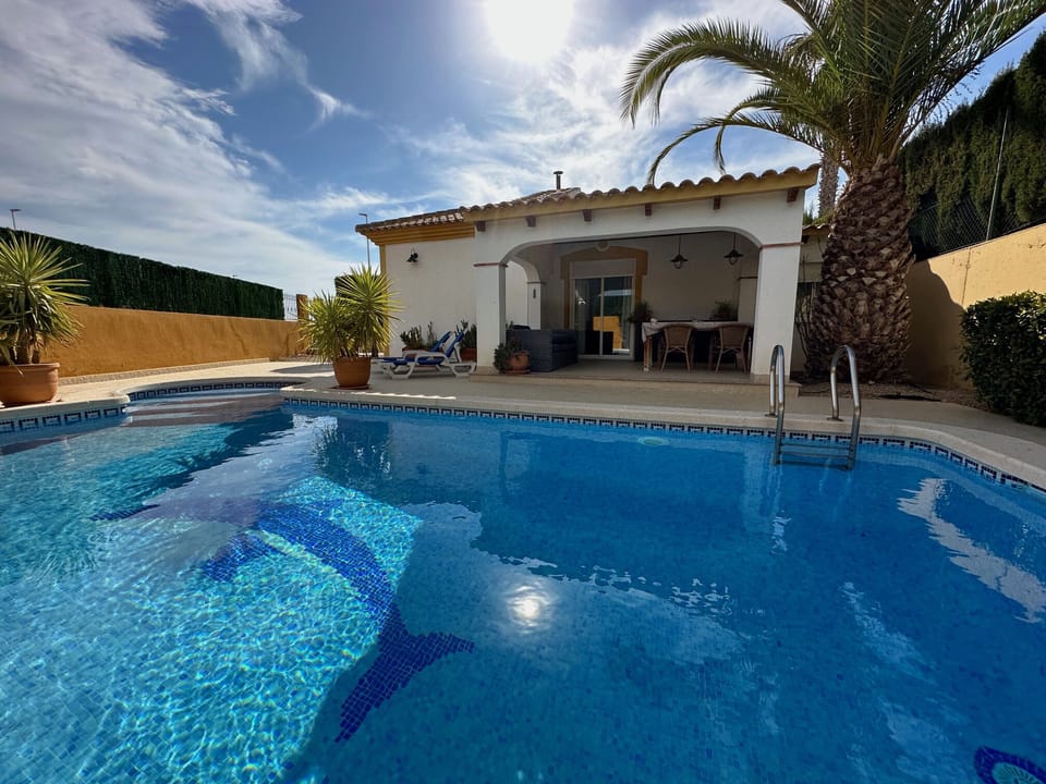 Great view on your private pool from the porche.
Welcome at Villamazarron.com 