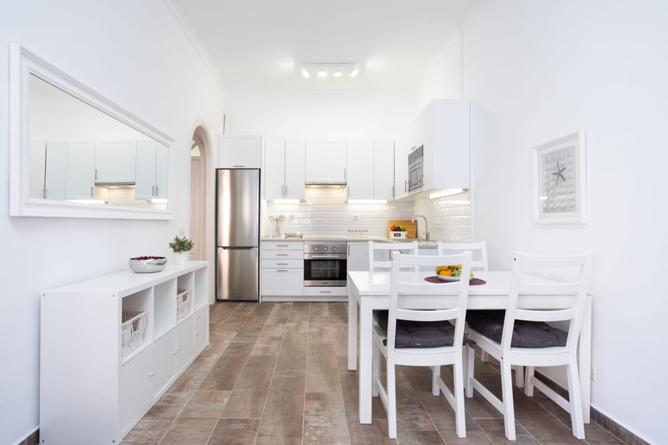 FULLY EQUIPPED MODERN KITCHEN AND DINING AREA