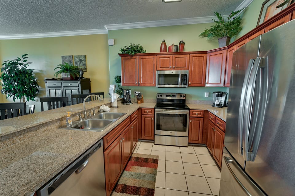 Fully stocked kitchen.... Keurig, coffee maker, Ninja blender and toaster