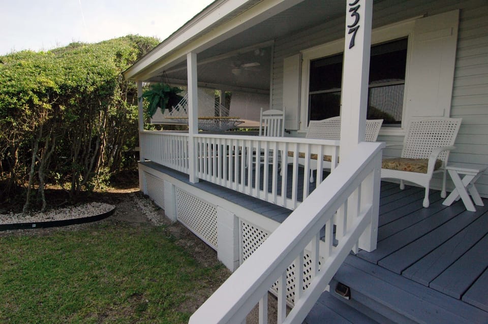 Spectacular views from this oceanfront porch. Pass time watching for dolphins!