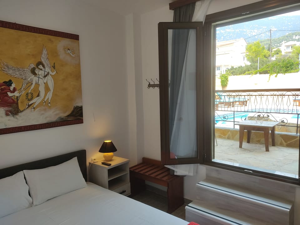 Basic Double Room (Art Room No1) | In-room safe, individually decorated, individually furnished, free WiFi