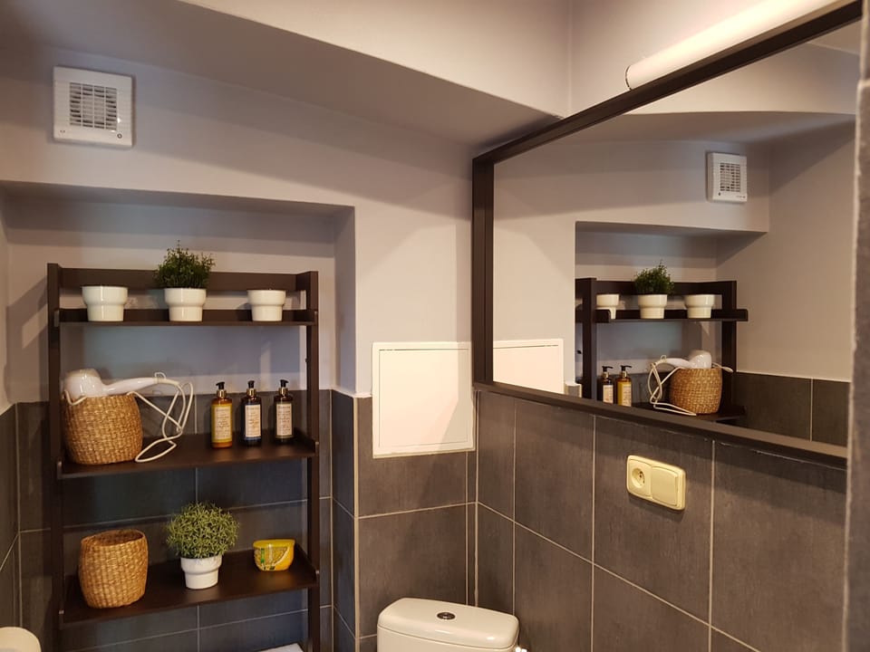 Double Room, Ground Floor (Elegance) | Bathroom | Shower, free toiletries, hair dryer, towels