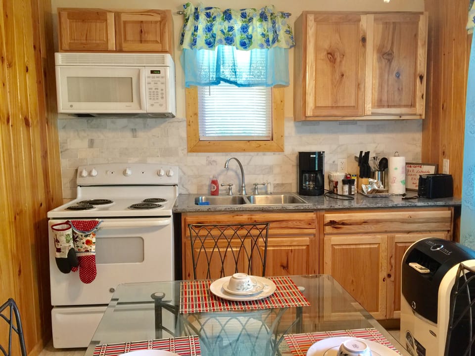 Hickory kitchen, granite countertop, fully supplied