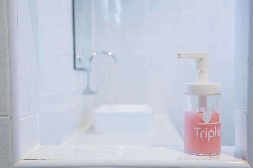 Shower, free toiletries, hair dryer