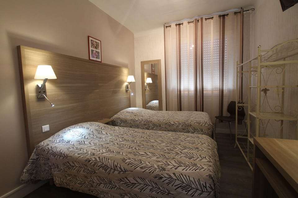 Twin Room | Individually decorated, individually furnished, desk, blackout drapes