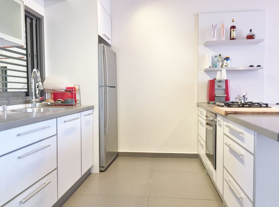 Luxury Townhome, 2 Bedrooms, Beachside | Private kitchen | Fridge, microwave, oven, stovetop