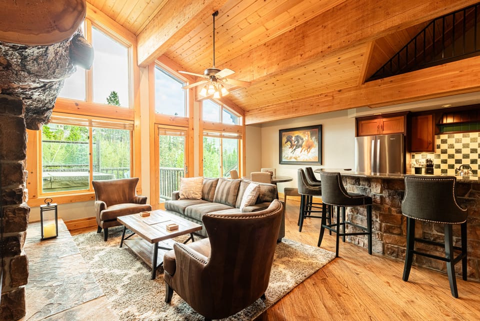 Professionally decorated Black Bear 408A - great room with hardwood floors