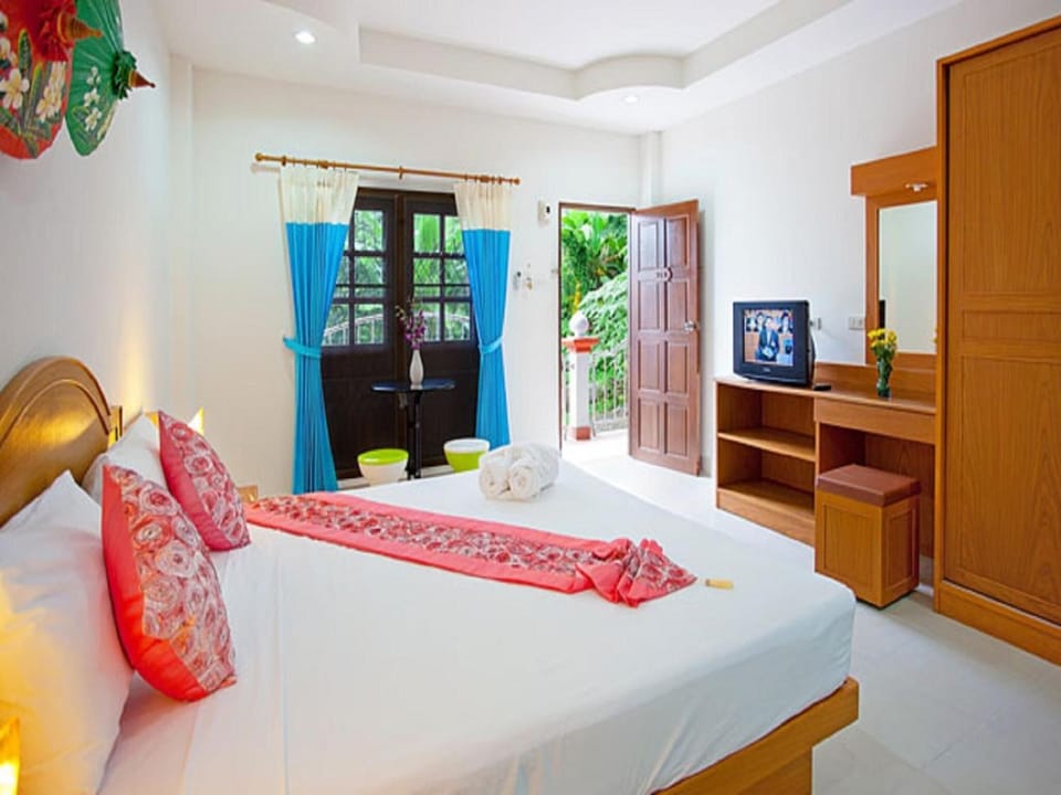 In-room safe, desk, laptop workspace, blackout drapes
