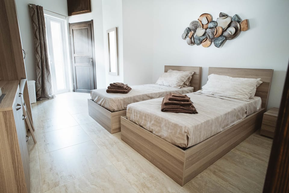 Comfort Double or Twin Room, Non Smoking, Balcony | 1 bedroom, Select Comfort beds, minibar, in-room safe