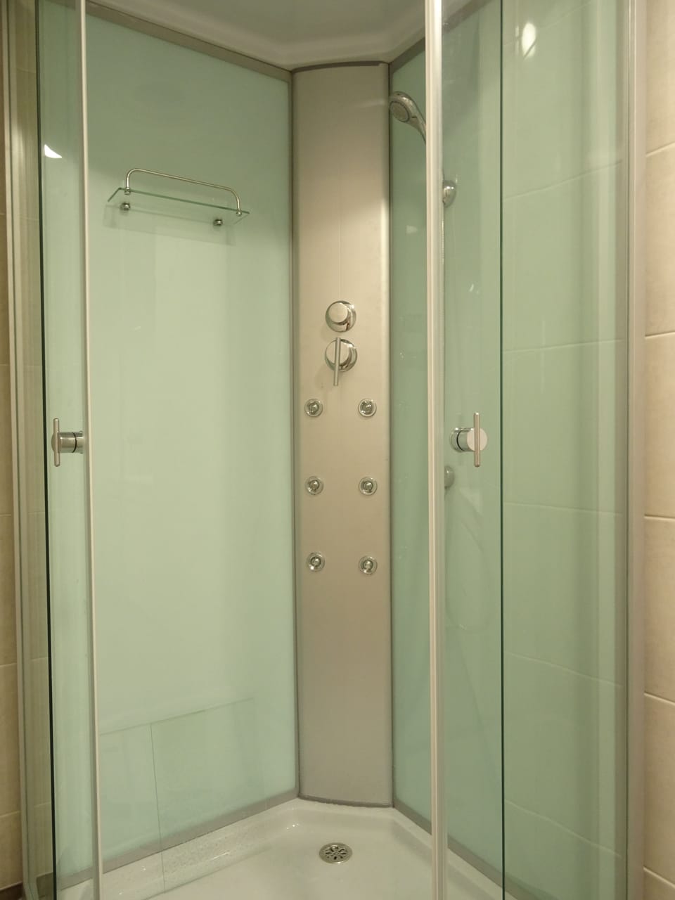 Basic Double Room, Non Smoking, Refrigerator (1) | Bathroom shower