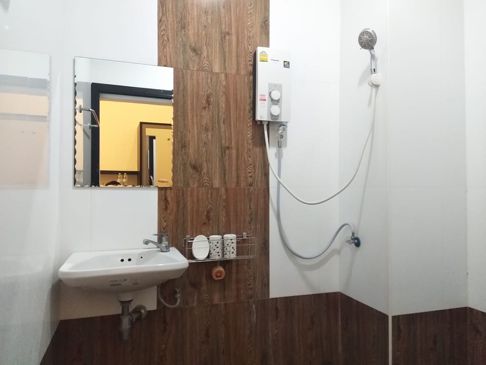Standard Double Room, 1 Queen Bed | Bathroom | Shower, free toiletries, towels, soap
