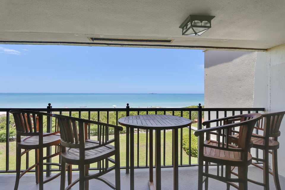 Land's End 10-403 Beach Front - Premier balcony