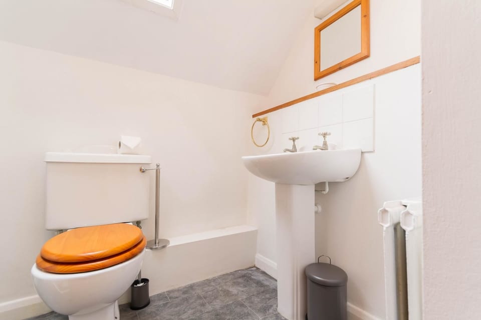 HOLIDAY HOME OF THE MONTH Finchley Sleeps 4 House in London