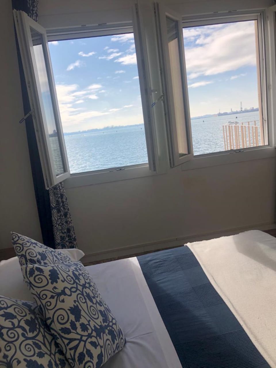 Superior Double Room, Sea View, Oceanfront | Individually decorated, soundproofing, iron/ironing board, free WiFi