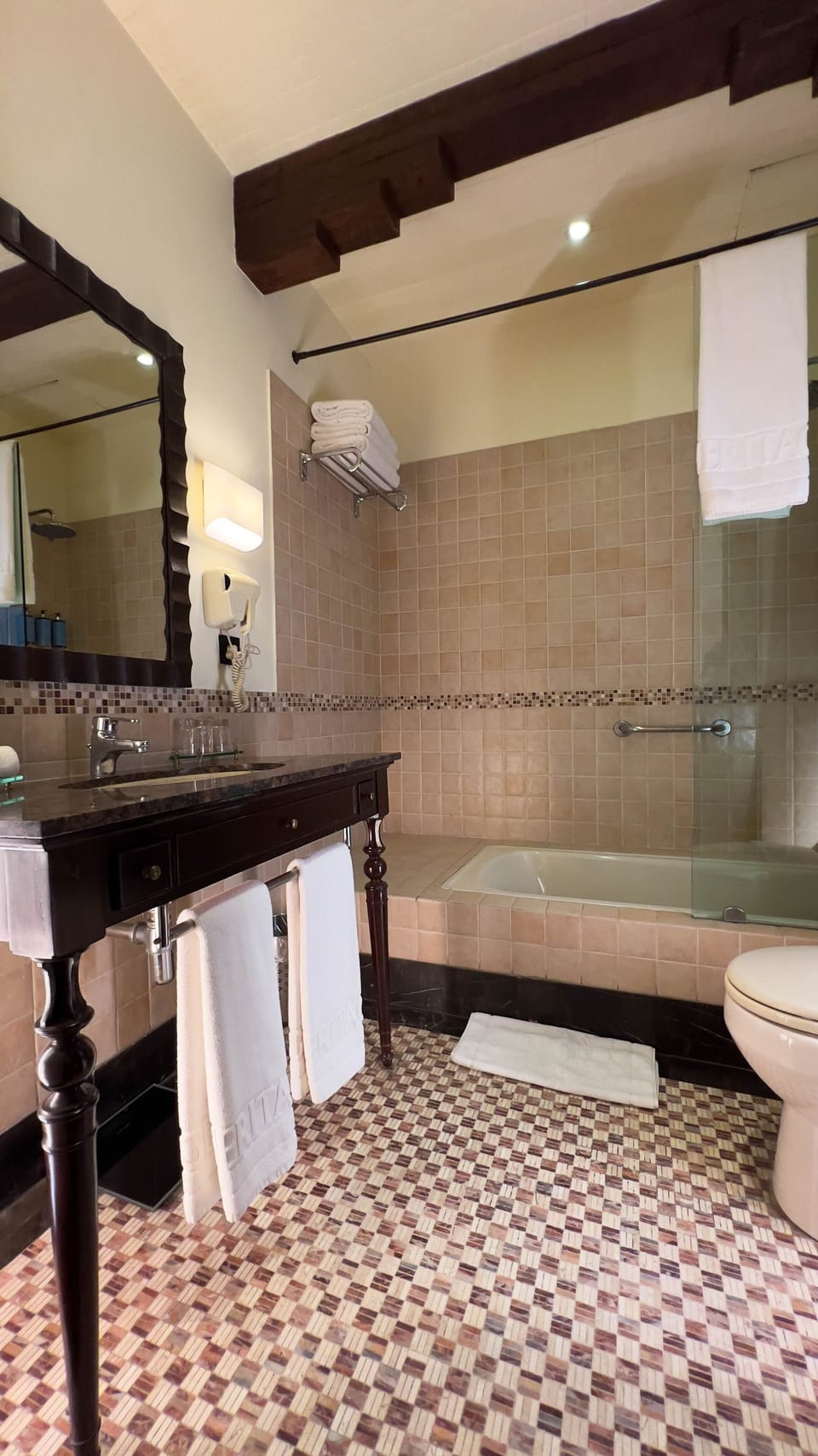 Shower, hair dryer, bathrobes, slippers
