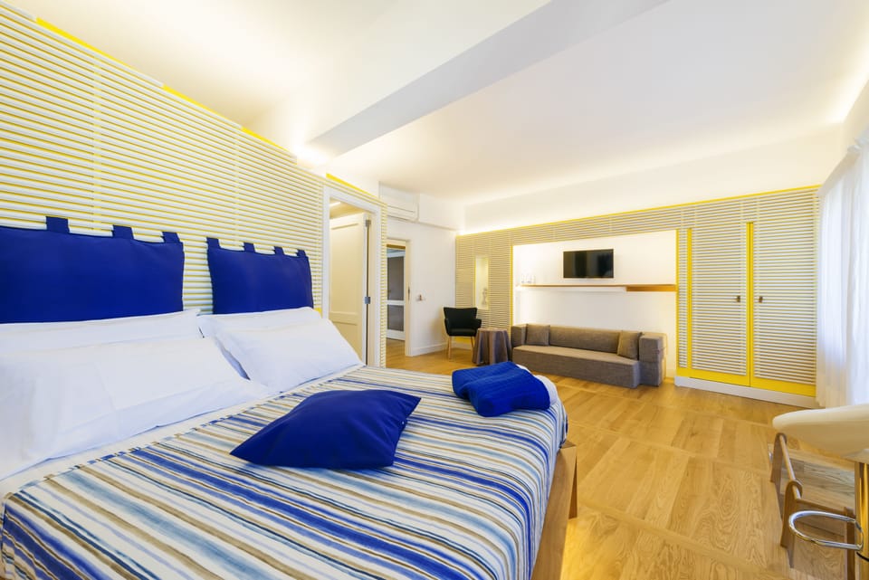 Deluxe Suite, 1 Queen Bed with Sofa bed, Non Smoking | Egyptian cotton sheets, premium bedding, pillowtop beds, minibar