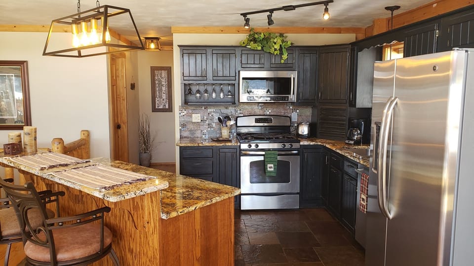 Island Bar, Kitchen