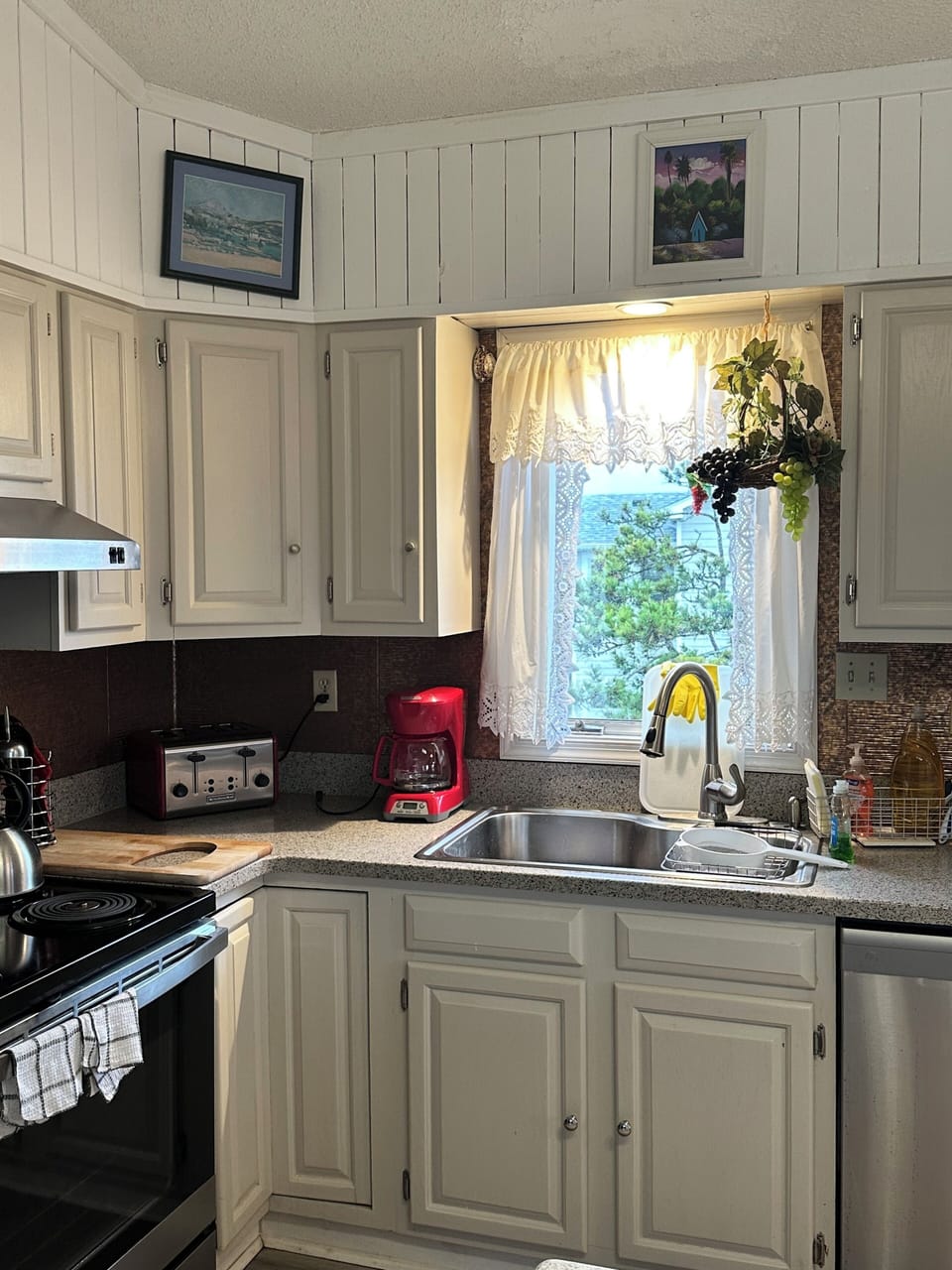 Complete kitchen.