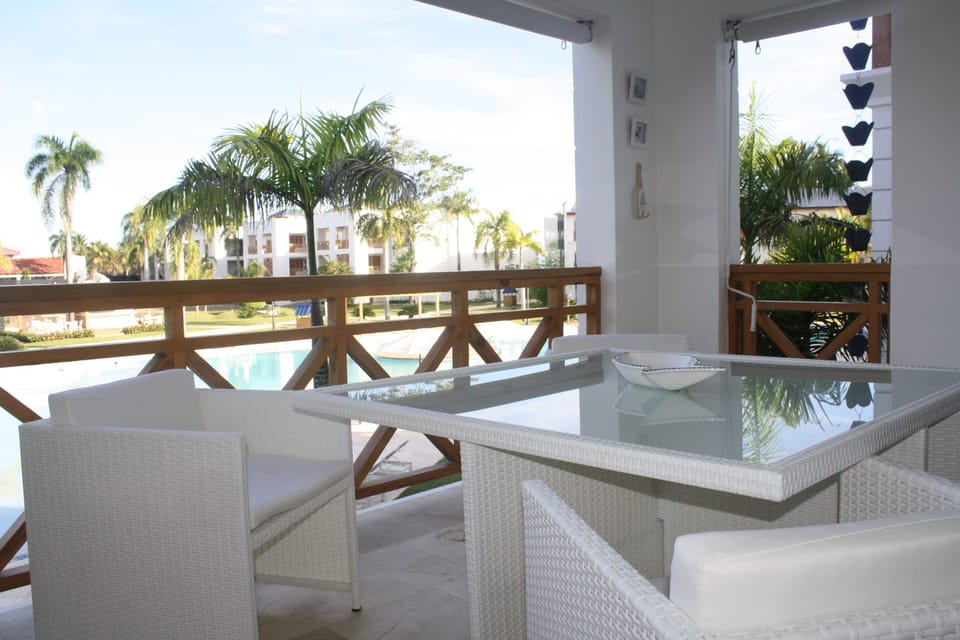 Dining table gallery