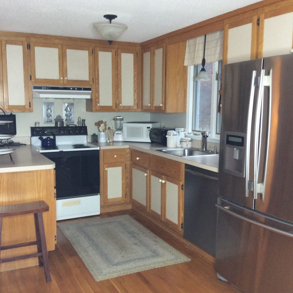 fully equipped galley kitchen;Electric stove 