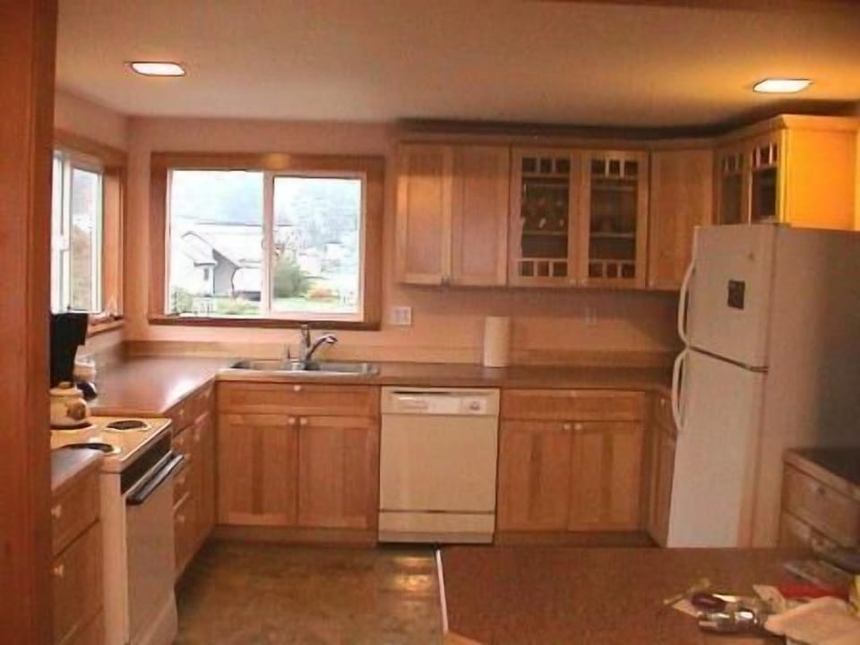 Full kitchen facilities are provided.