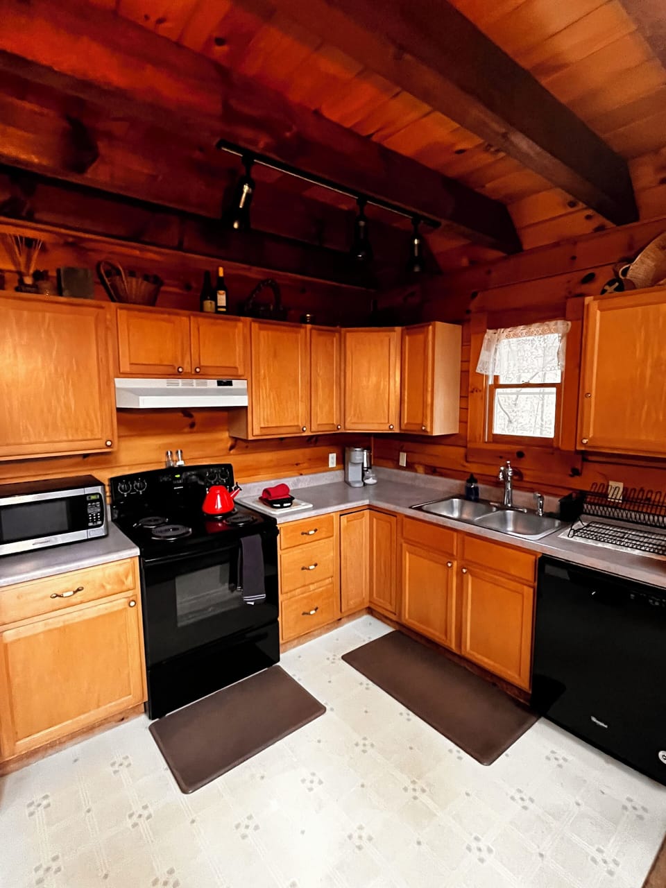 Main level fully stocked kitchen.