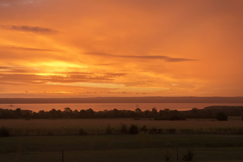 Your personal, Million-Dollar sunrise lake view!