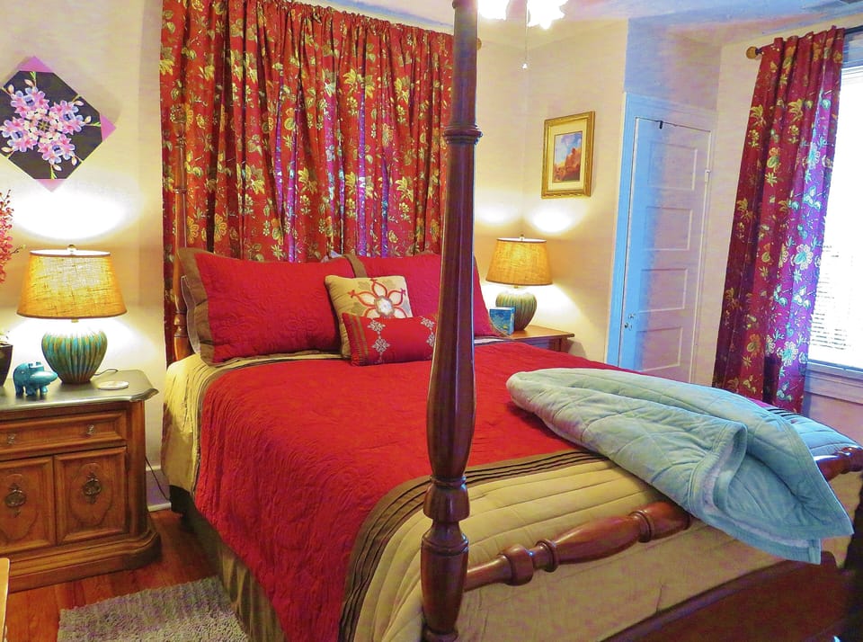 Antique poster bed