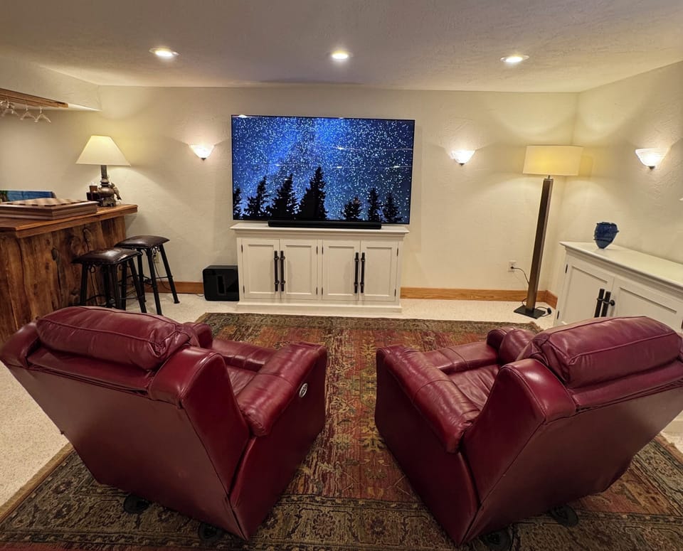 Game room 85" Theater movies