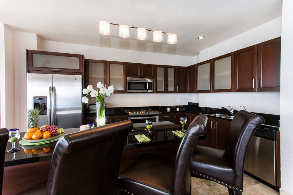 Full kitchen