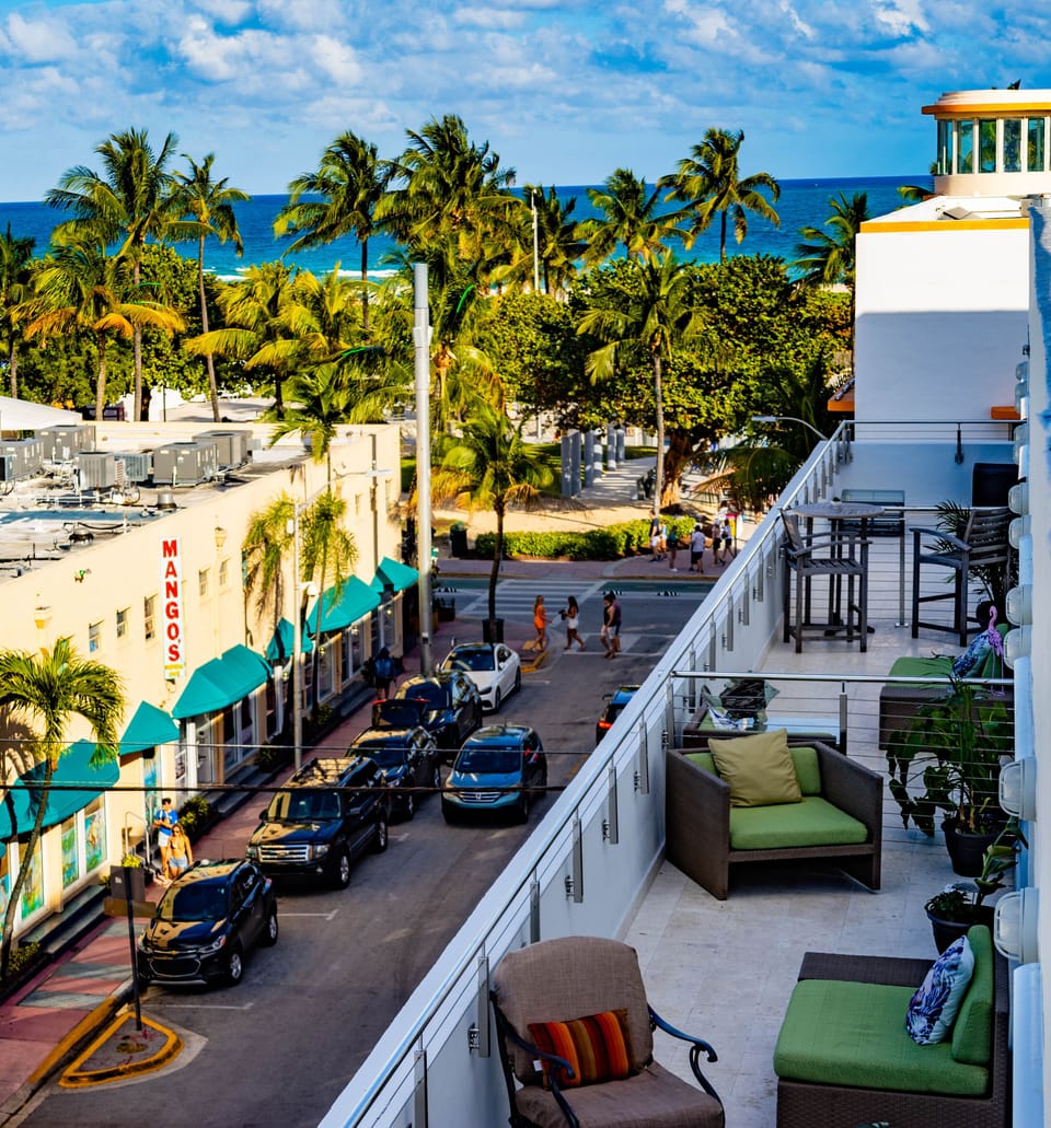 Ocean view balcony in the center of South Beach