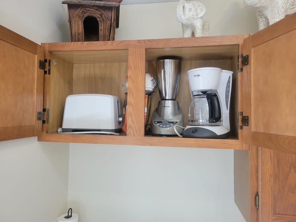 Coffee maker, Blender, Toaster 