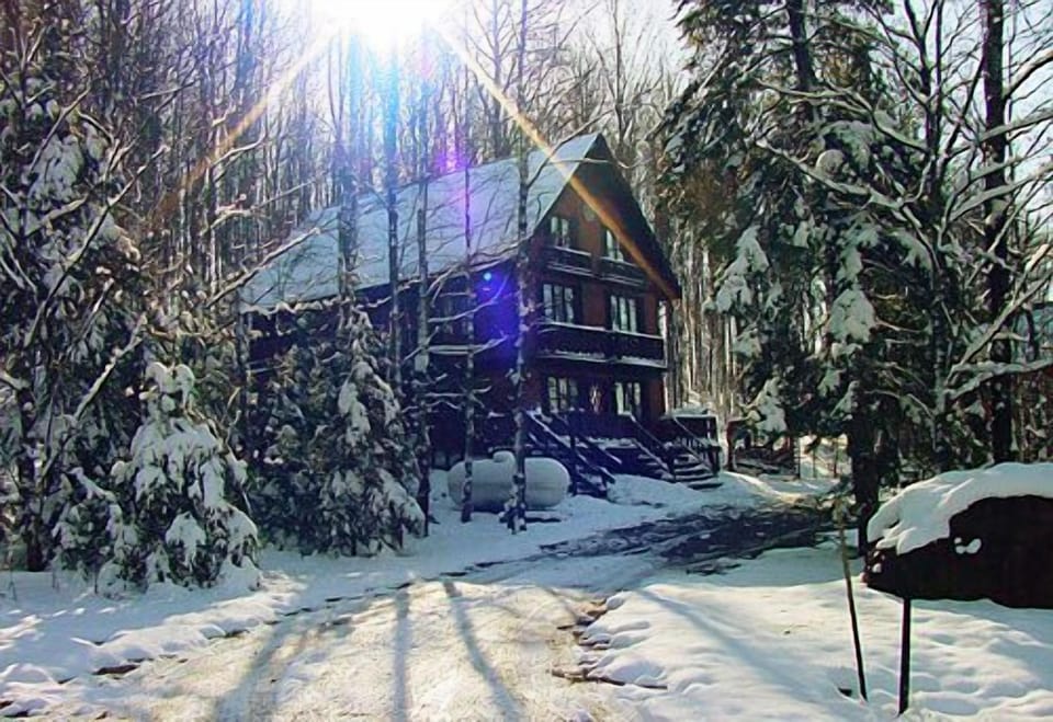 A crisp, clear wintry morning at Ski Brule.