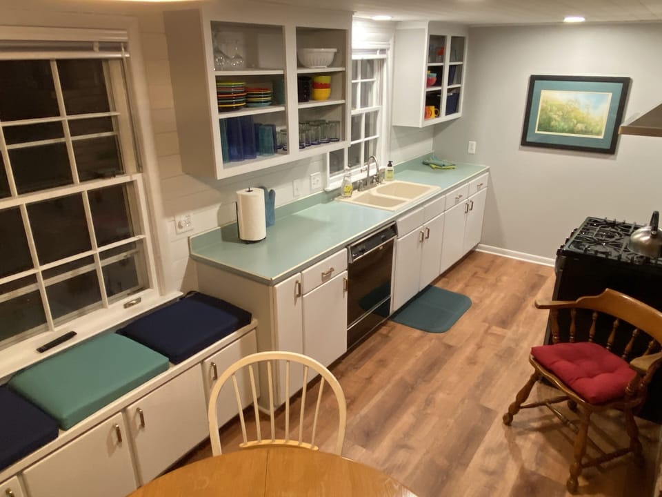 Good size modern kitchen