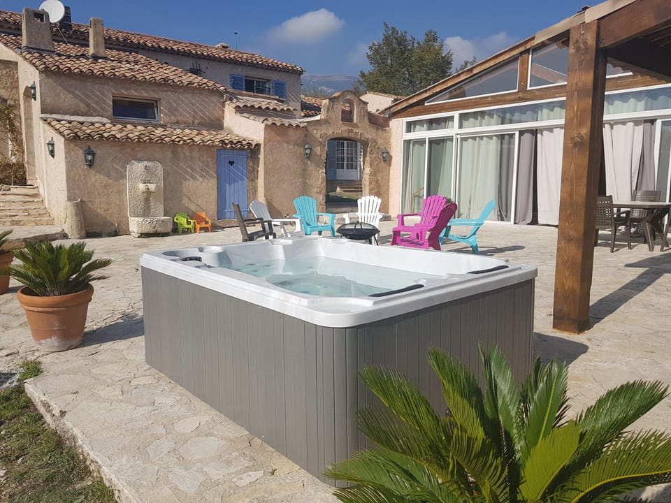 jacuzzi and firepit overlooking the sea 