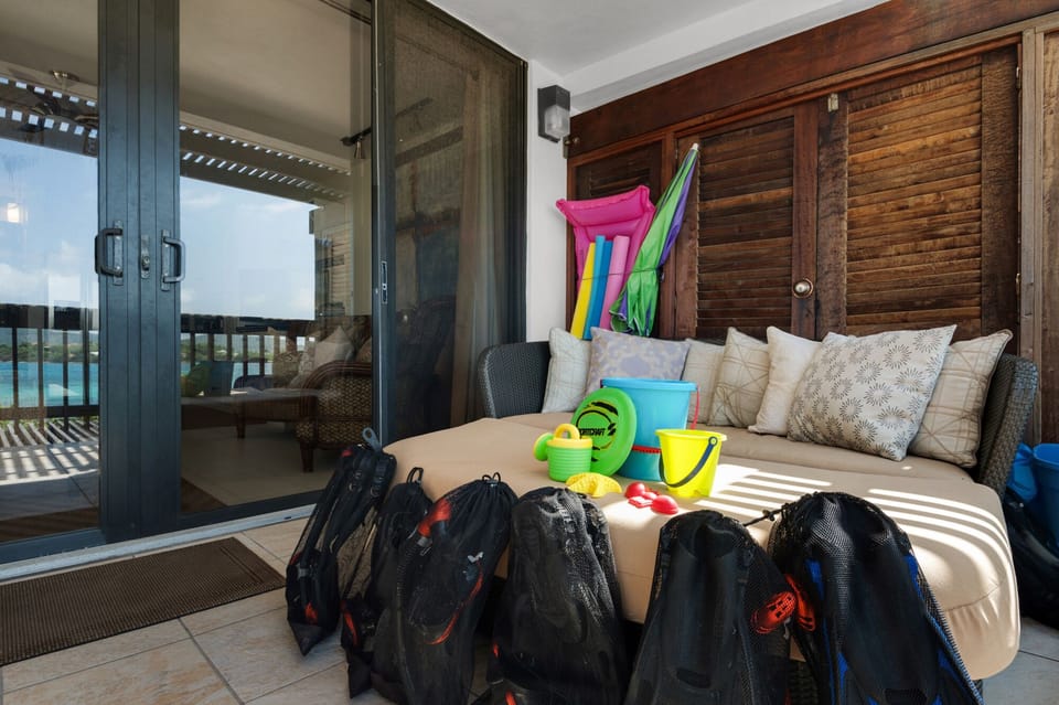 fully equipped with snorkel and beach toys 