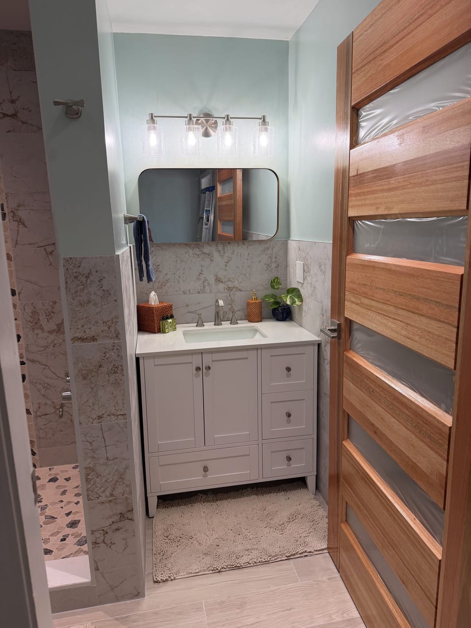 Bathroom between bedrooms